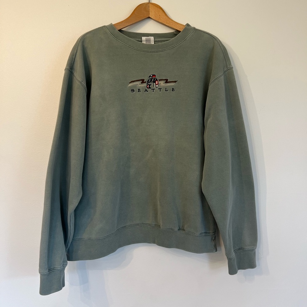 Seattle Vintage Embroidered Bird Sweater Soft & thicker Size: Large